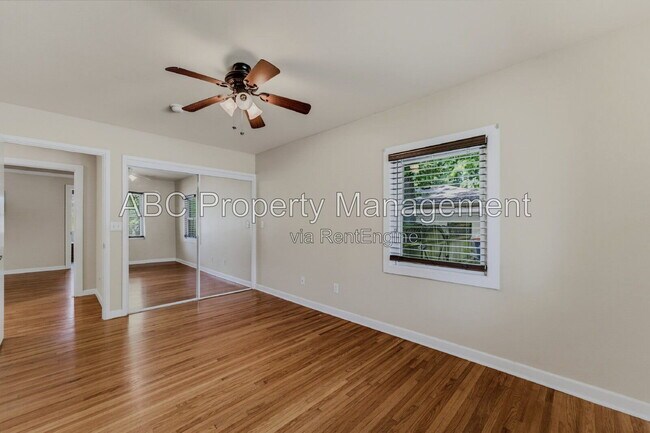 Building Photo - 911 Eicher Ave