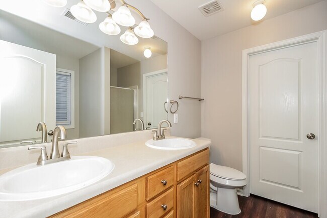 Building Photo - 42 Brookvalley Ct W