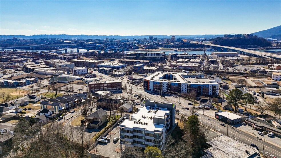 Building Photo - 411 Fairpoint St