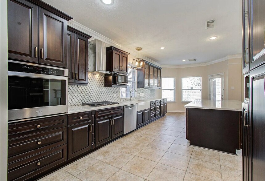 Building Photo - 1230 Blue Leaf Dr