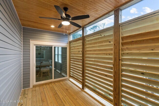 Building Photo - Winter Rental in Emerald Isle