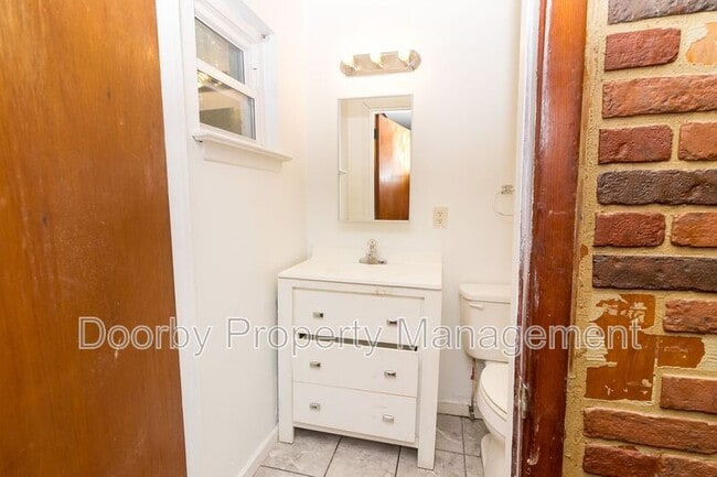 Building Photo - 1828 Dogwood Dr