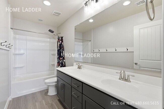 Building Photo - 9504 E Theia Dr