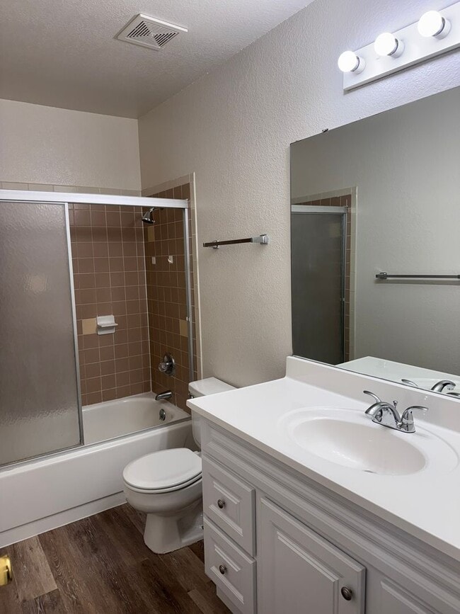 Building Photo - Cute 2 Story, 3Bed, 1.5Bath Townhouse in Grand Junction!!!!