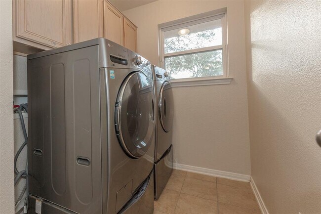 Building Photo - 4217 Kellywood Dr