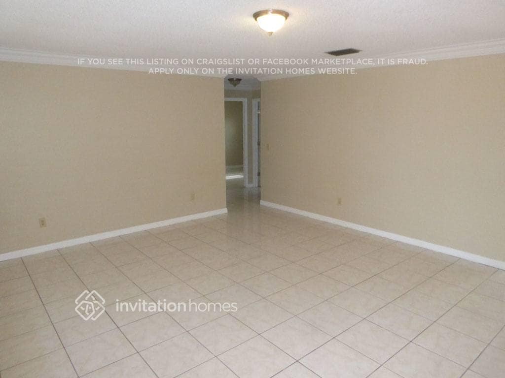 Building Photo - 4675 Addison St