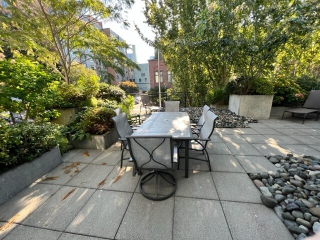 Building Photo - 80 Vine St