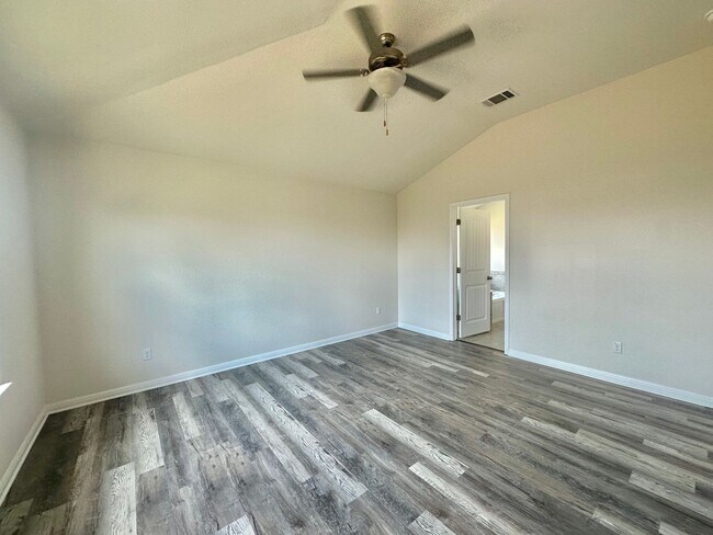 Building Photo - 3 Bed 2 Bath in Kyle Tx