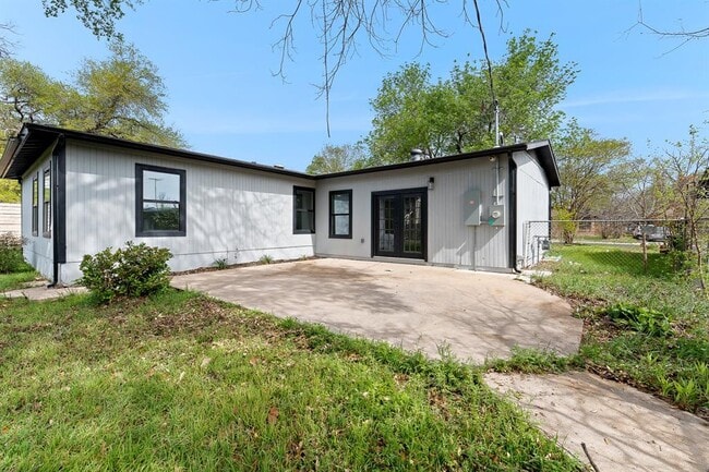 Building Photo - 1307 Yorkshire Dr