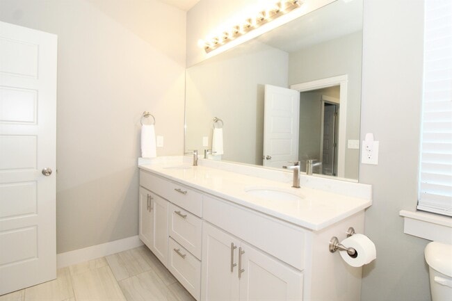 Building Photo - 2039 S Florida Way