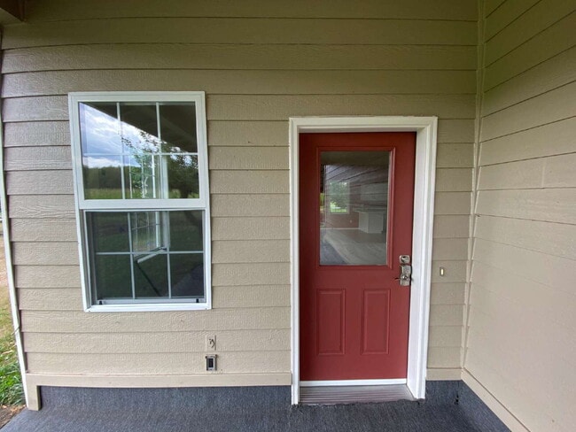 Building Photo - Spacious, Quiet 2-Bedroom Country Home in ...