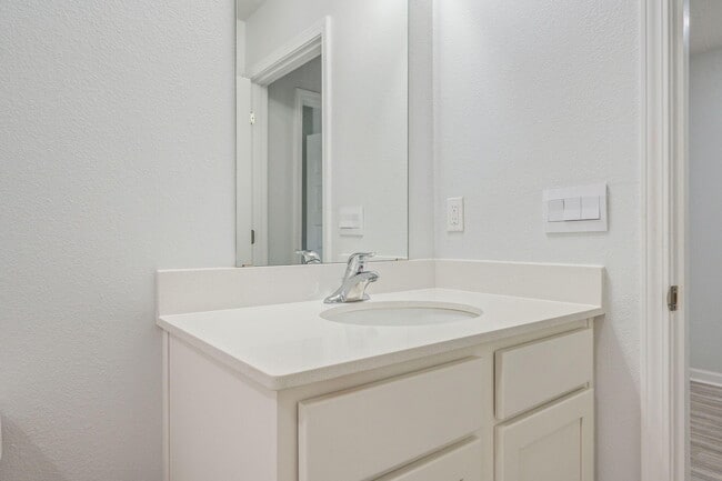 Building Photo - 522 Mary Lou Way