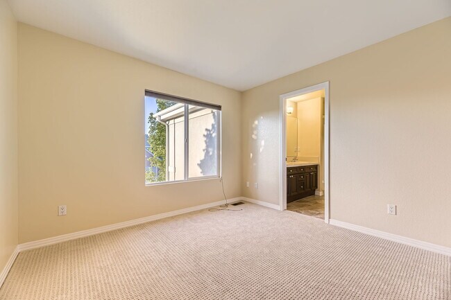 Building Photo - 19406 E Maplewood Pl
