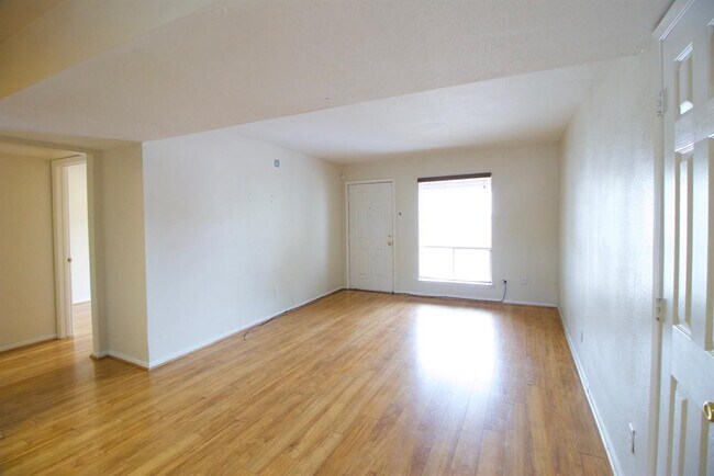 Building Photo - 5929 Queensloch Dr