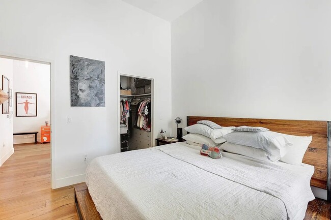 Building Photo - 220 W 148th St