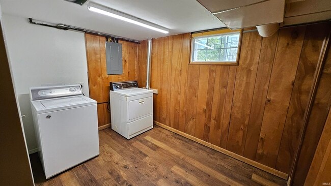 Building Photo - 509 S Swain Ave