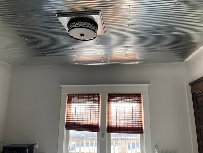 Building Photo - 725 Michigan St NE