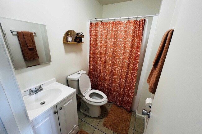 Building Photo - Lorene Lodge Apartments