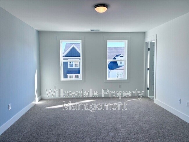 Building Photo - 565 Folk Song Wy