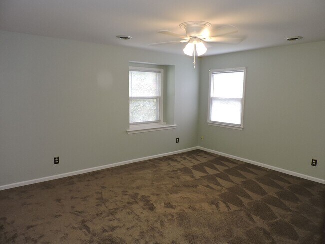 Building Photo - Email Linda@vacosold.com  or Call Office 804-642-2106