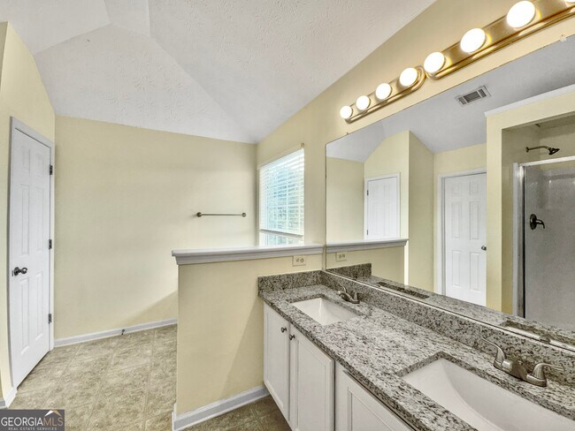 Building Photo - 517 Cascade Walk