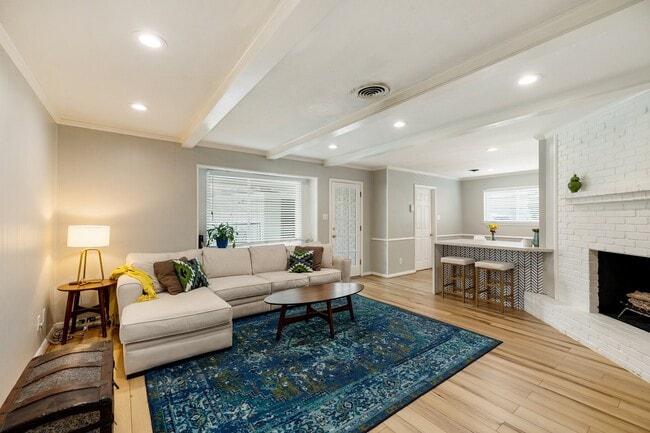 Building Photo - 4411 Deer Lodge Dr
