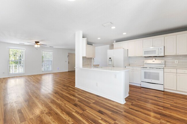 Building Photo - Charming Renovated 4BR/3BA Single Family Home