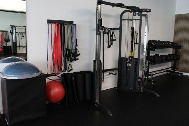 Building Photo - One Month Free ~ 1 bed/1 bath on King St.