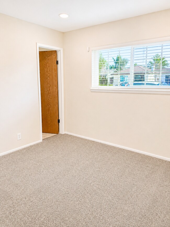 Building Photo - Lovely 3 bedroom 2 bathroom home in San Jose. Available for rent Now!