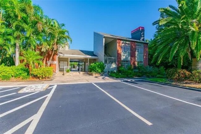 Building Photo - Beautiful 2 bedroom, 2 bathroom condo!