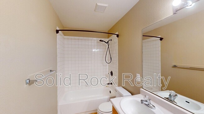 Building Photo - 4920 Universal Heights