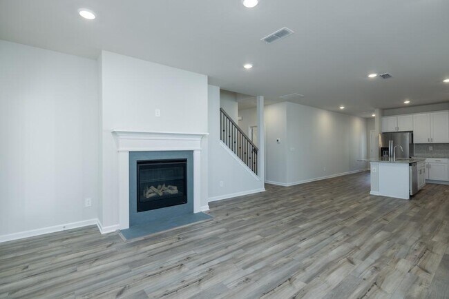 Building Photo - 166 Magnolia Dr