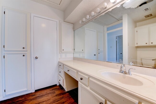 Building Photo - 2137 Casa Rio Cir