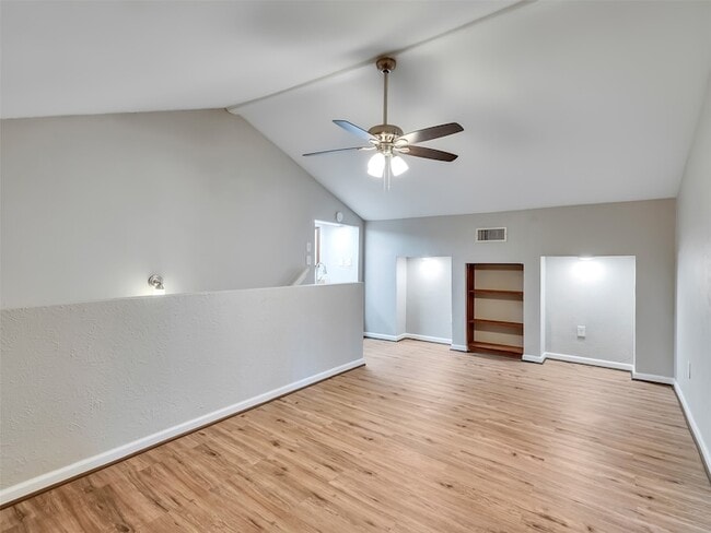 Building Photo - 2030 Lone Rock Dr