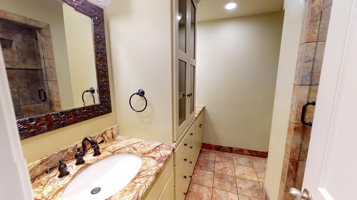 Building Photo - Stylish & bright Ridglea North home steps from Berney Park