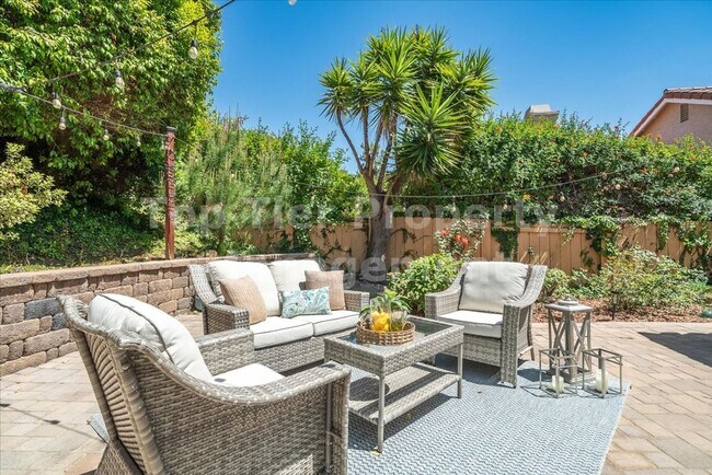 Building Photo - ***Beautiful 3 bed / 2.5 bath / 1,975 sqft House in the Vista/Shadowridge Neighborhood - Availabl...