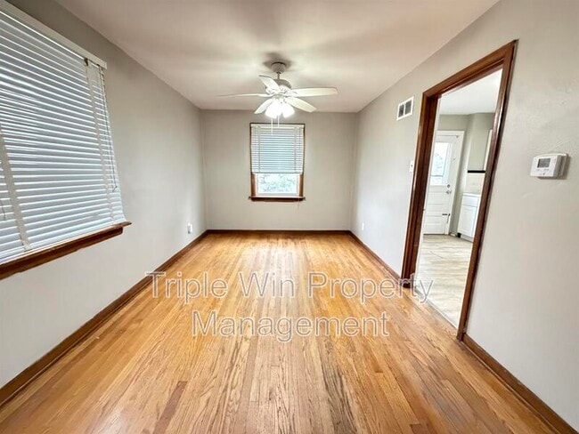 Building Photo - 8664 Belhaven Dr