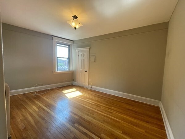 Building Photo - 69 Park Dr