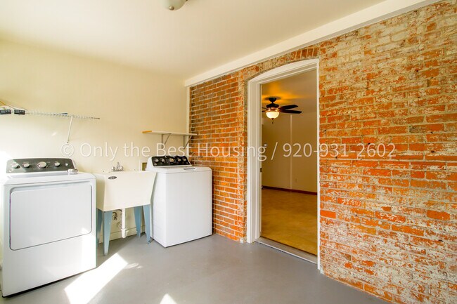 Building Photo - 611 E Burnett St