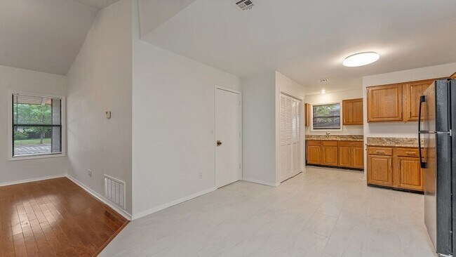 Building Photo - 2689 W Mt Comfort Rd