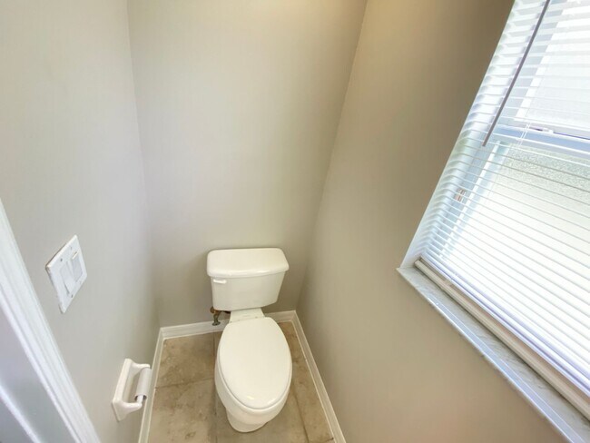Building Photo - ? Freshly Updated Home Minutes from Disney...