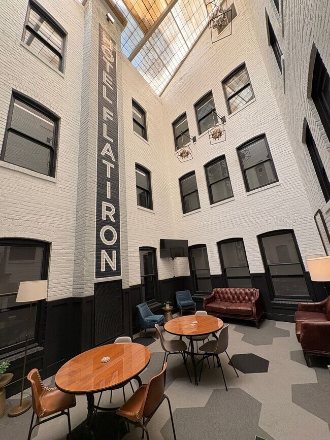 Building Photo - LEASE SPECIAL! HALF OFF FIRST FULL MONTH! Historic and Upscale 1 Bedroom 1 Bathroom Downtown