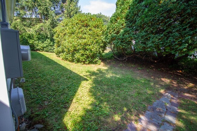 Building Photo - 2 BD 1BA Shaker Schools