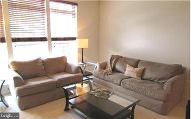 Building Photo - 2525 Eastbourne Dr