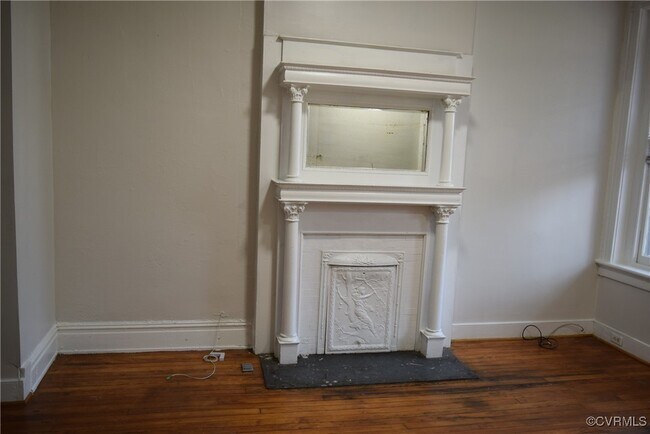 Building Photo - 505 St James St