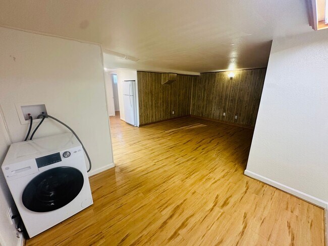 Building Photo - LOCATION LOCATION!! 2-Bed/1-Bath apartment located within minutes of Olde Town Arvada!!