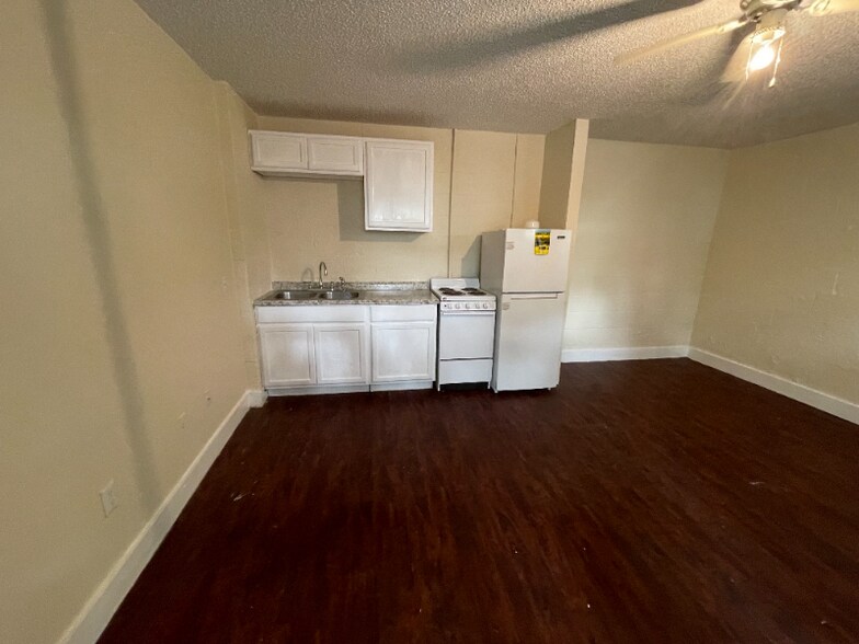 Building Photo - 227 N 5th Ave