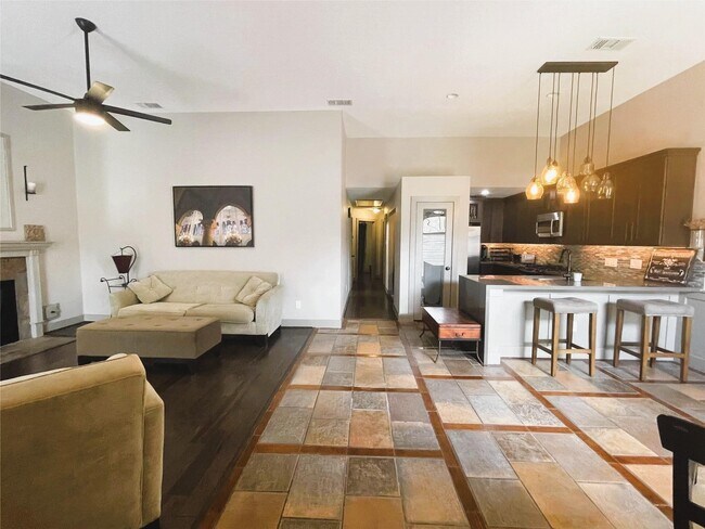 Building Photo - 9602 Top Gallant Ct