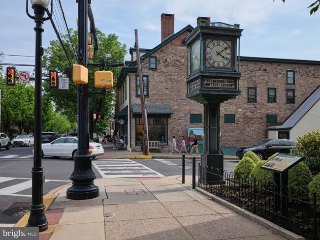 Building Photo - 32 S State St