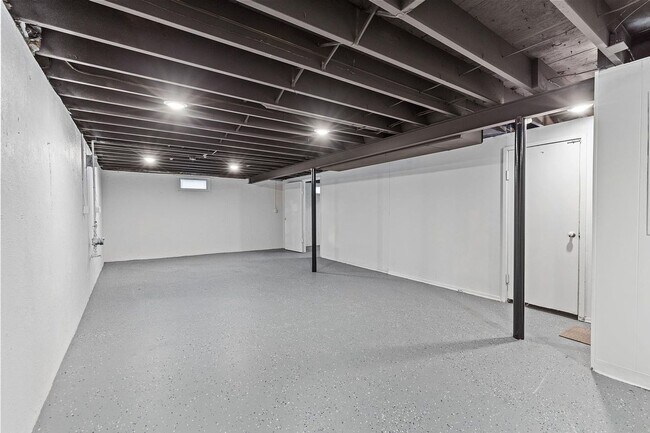 Building Photo - 2629 Glenoak Dr